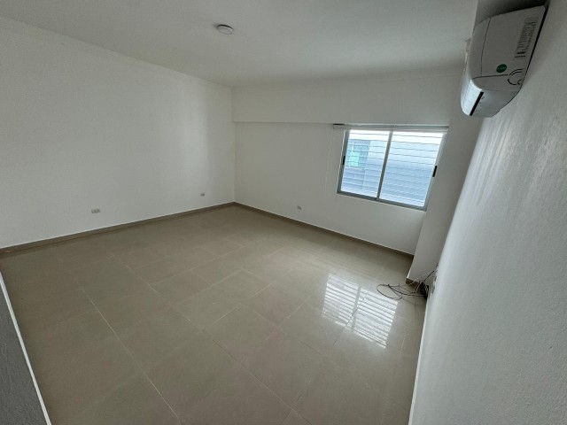 apartamentos - Alquiler de Apartamento Vacio Amplio en Seralles 4