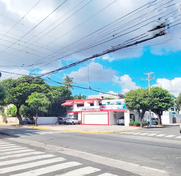 oficinas y locales comerciales - Excelente propiedad esquinera  2