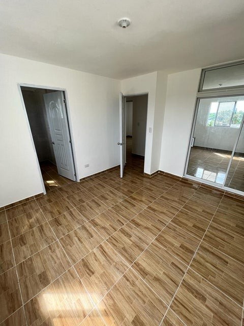 apartamentos - Apartamento en venta #24-459 de 3 dormitorios, 2 baños, 2 parqueos, 5
