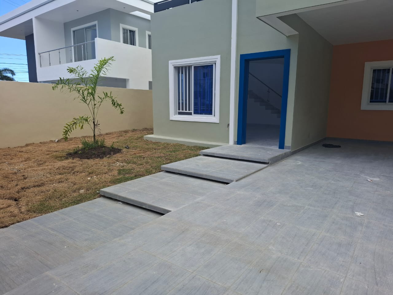 casas - CASA DE LUJO A MINUTOS DE PLAYA EN RESIDENCIAL 9