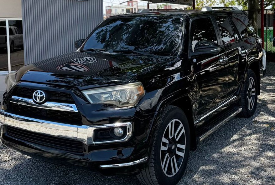 jeepetas y camionetas - 2013 Toyota 4 Runner Limited
Financiamiento disponible,  0