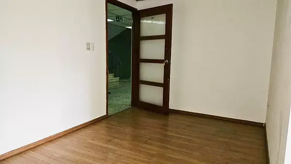 oficinas y locales comerciales - Local céntrico en la Esperilla 6