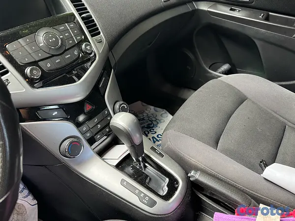 carros - es un carro en Excelente condiciones  14