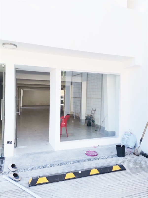 oficinas y locales comerciales - Local céntrico y comercial en el millon 2