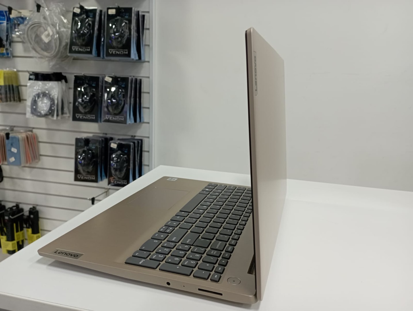 computadoras y laptops - Laptop Lenovo Idea pad 15IIL05 core i3-10ma 4gb Ram, 128gb ssd, Pantalla 15.6 1