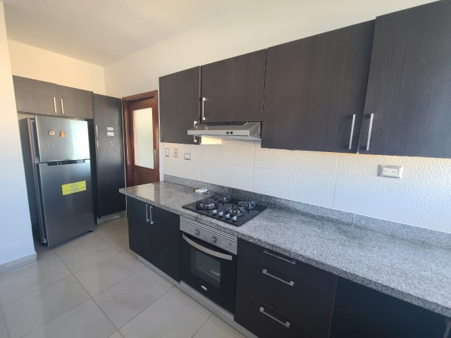 apartamentos - Alquilo Penthouse con línea blanca completa, vista al mar, 7mo Piso En Gazcue
 1