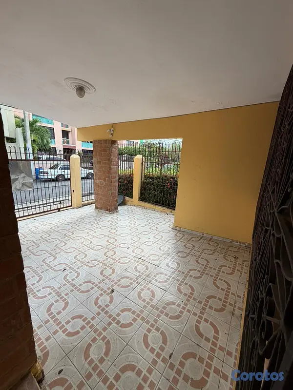 oficinas y locales comerciales - Casa en Jardines Metropolitanos ideal para negocio 12