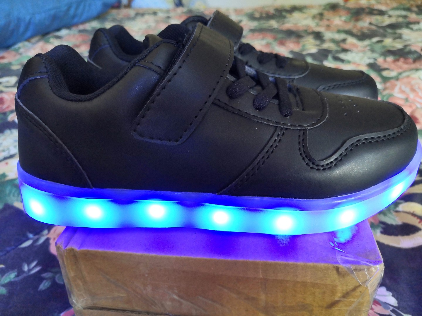 ropa y zapatos - zapatillas tenis sneakers niño negros suela con luz colores carga USB Size 32-34 4