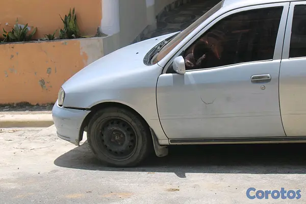 carros - Toyota Starlet año 2000 10
