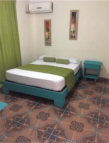 casas vacacionales y villas - Venta de hotel con 10 habitaciones en Juan dolio con piscina cerca de la playa  1