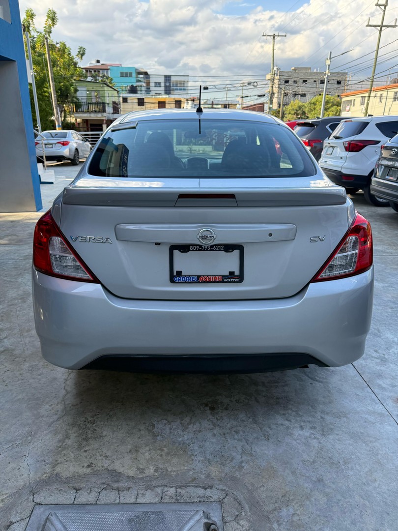 carros - nissan versa sv  8