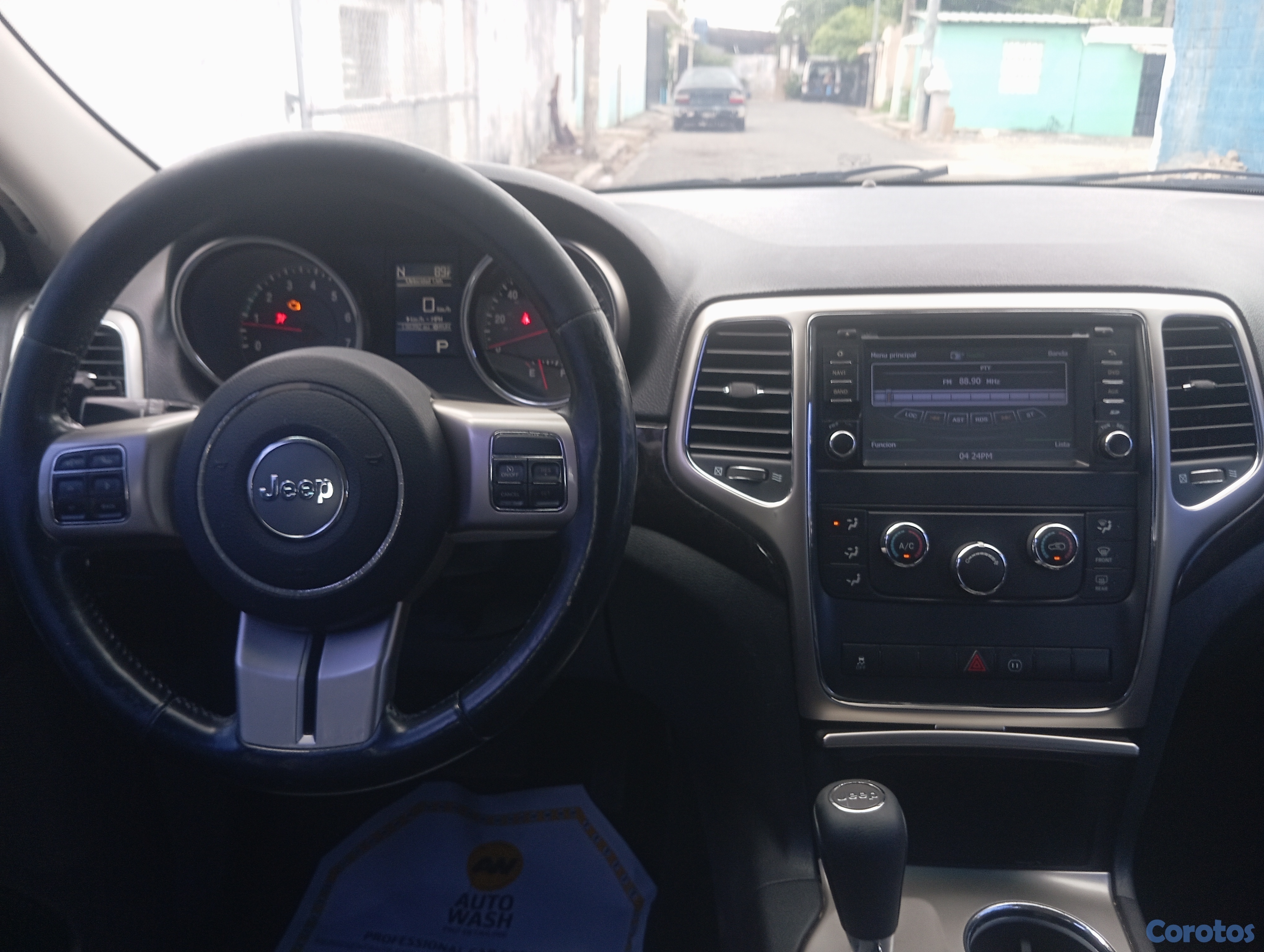 jeepetas y camionetas - Jeep Gran Cherokee 2012 en excelentes condiciones 3