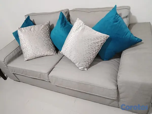 muebles y colchones - Sofá gris – 2 plazas – con cojines 1