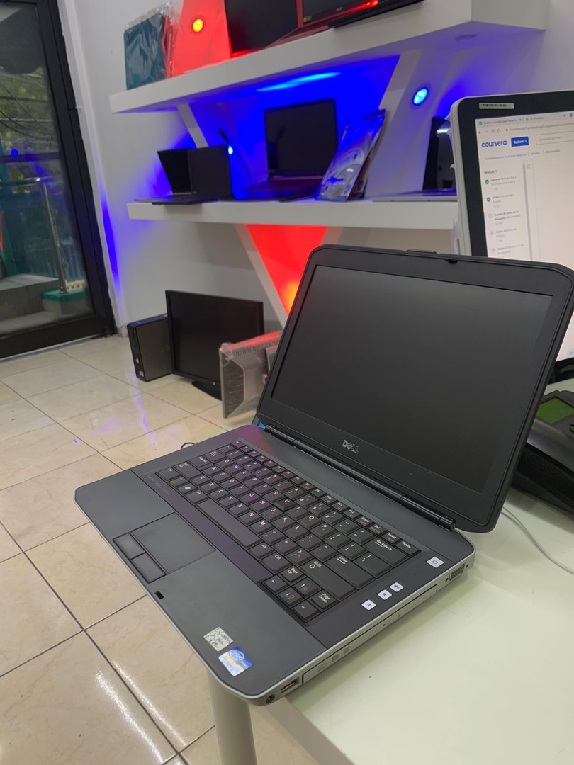 computadoras y laptops - Laptop Dell core i3 un año de garantía  