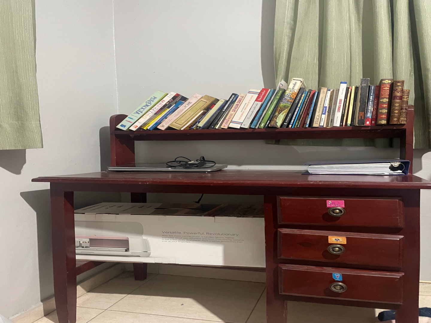 muebles y colchones - Escritorio en excelentes condiciones  1