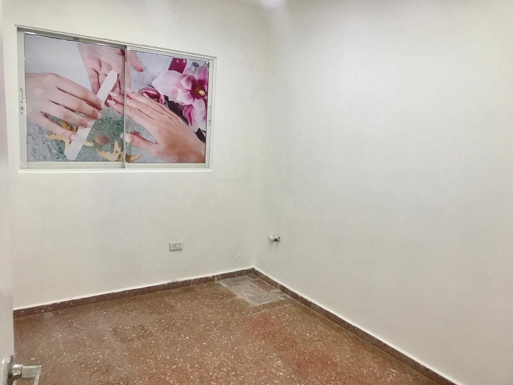 oficinas y locales comerciales - Local Comercial  de 300 MT2 8