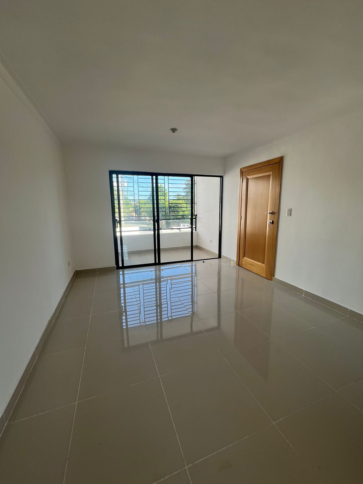 apartamentos - Apartamento con Balcón y cuarto de servicio +3 HAB/2BÑ ubicado en Las Américas