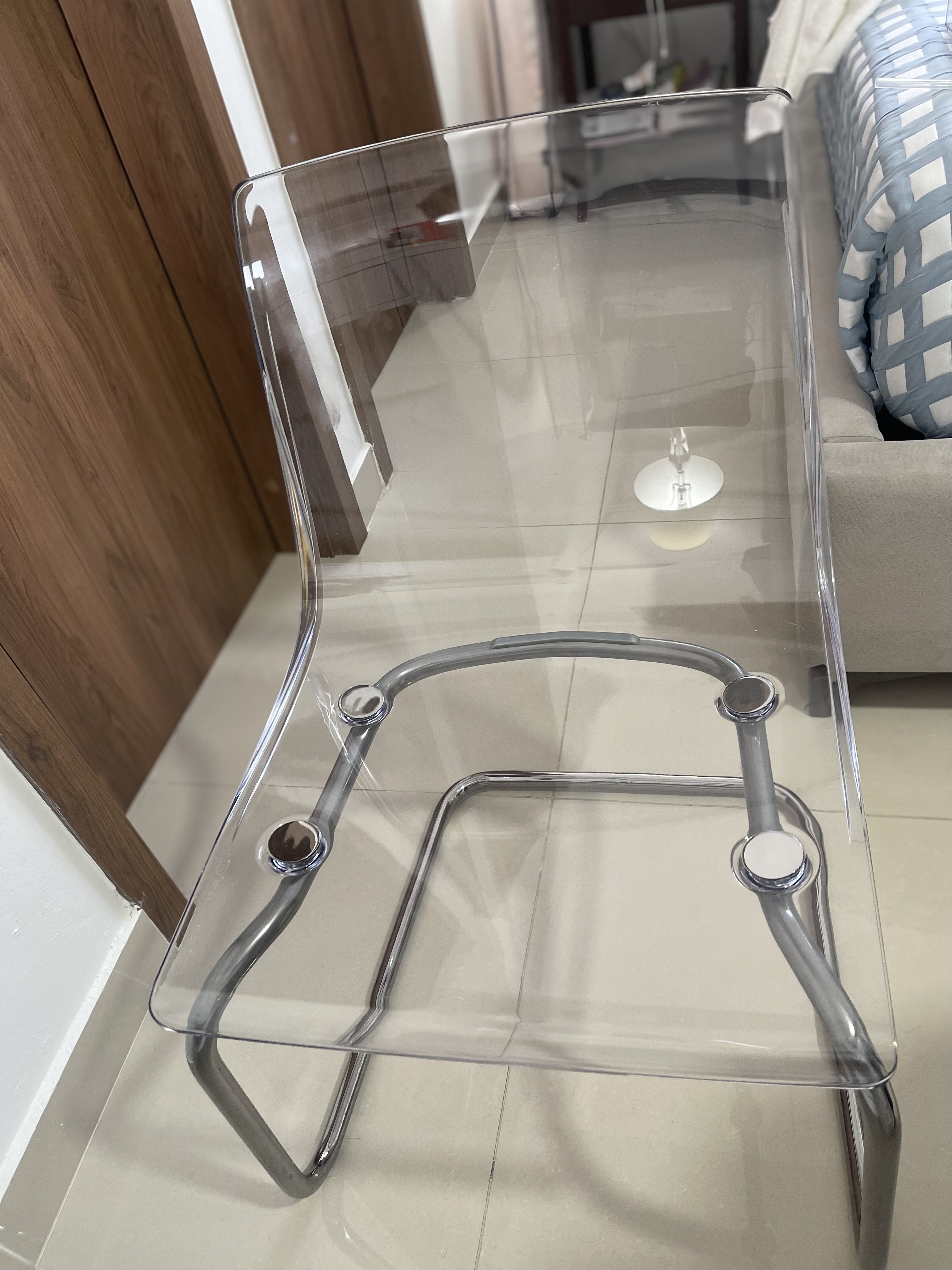 muebles y colchones - Vendo silla transparente/cromado, nueva. 
 2