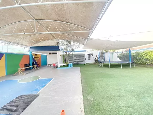 oficinas y locales comerciales - Propiedad céntrica y amplia  3