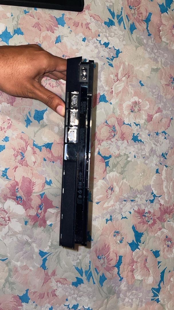 consolas y videojuegos - Ps4 con control  2