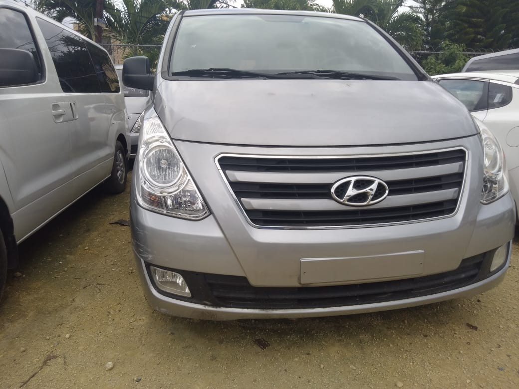 jeepetas y camionetas - HYUNDAI GRAND STAREX 2017 GRIS 3