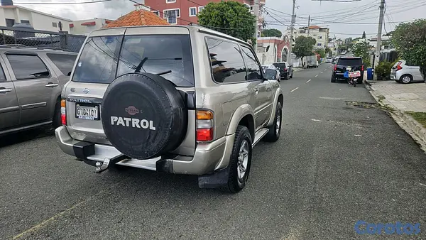 jeepetas y camionetas - Nissan patrol v6 2001 11