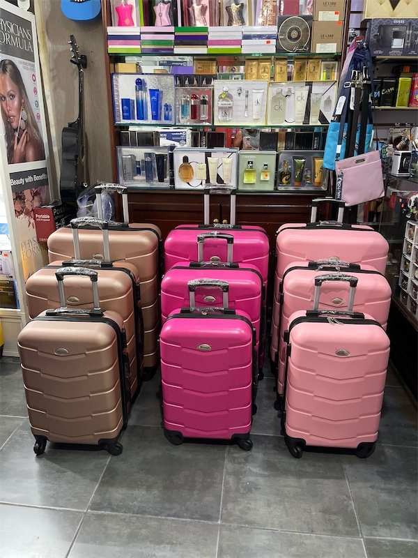 carteras y maletas - Set 3 maletas plásticas. Nuevas. Súper resistente  3