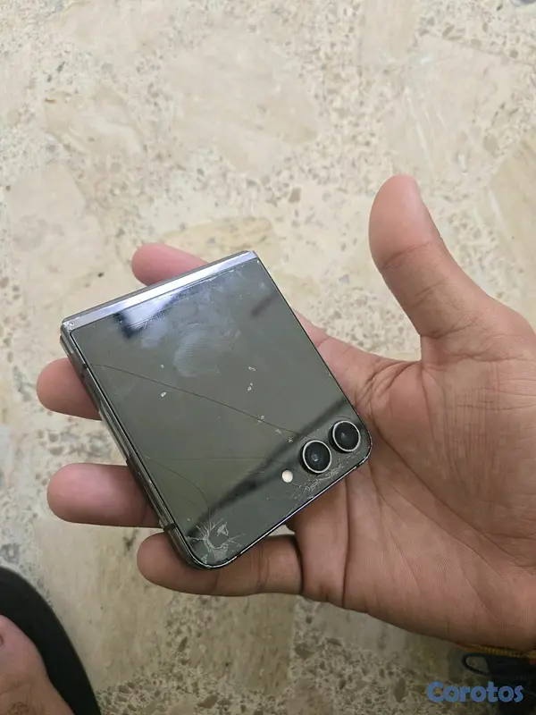 celulares y tabletas - Samsung galaxy z flip 5 2