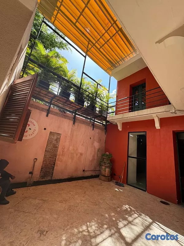 oficinas y locales comerciales - Local Zona Colonial Alquiler 402 metros 8