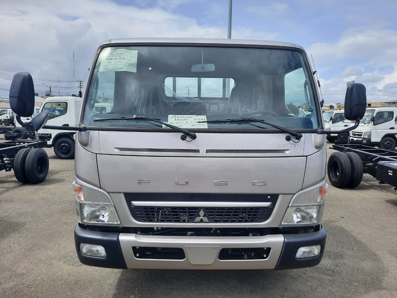 camiones y vehiculos pesados - MITSUBISHI CANTER FUSO 2024 0