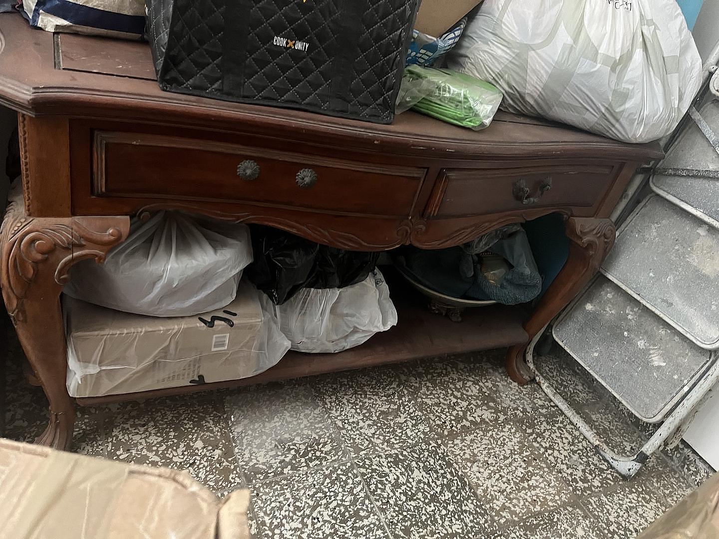 muebles y colchones - Set de 2 Mesas, 1 centro de sala y la otra mesa Parson. 
negociable  2