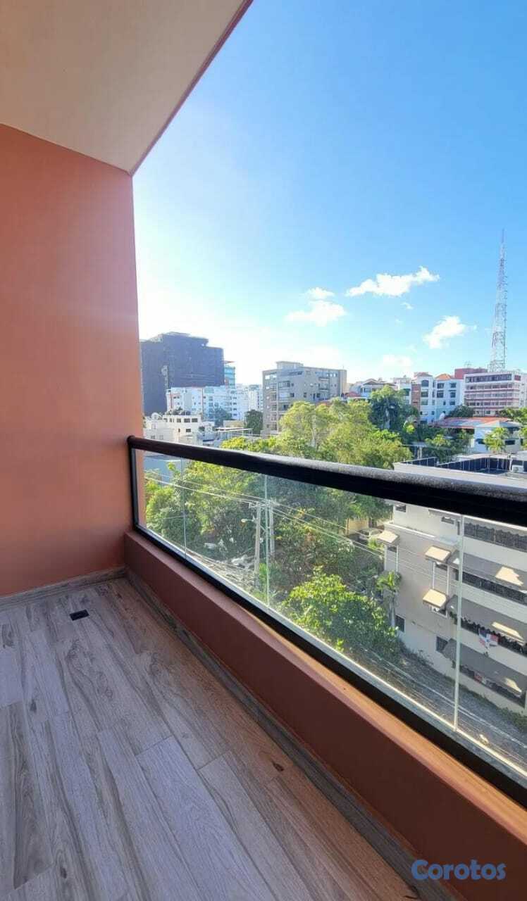 apartamentos - En Torre Moderna con Balcón y 2 parqueo techado 1