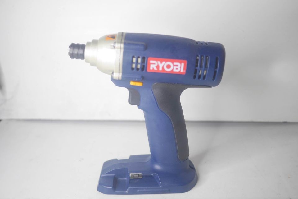 herramientas, jardines y exterior - TALADRO RYOBI sin cable de 18 voltios 1/4" de impacto P230 Sin Cargador