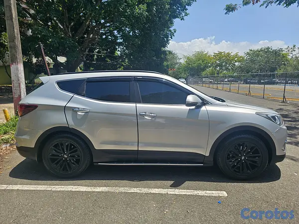 jeepetas y camionetas - HYUNDAI SANTA FE 2016 4