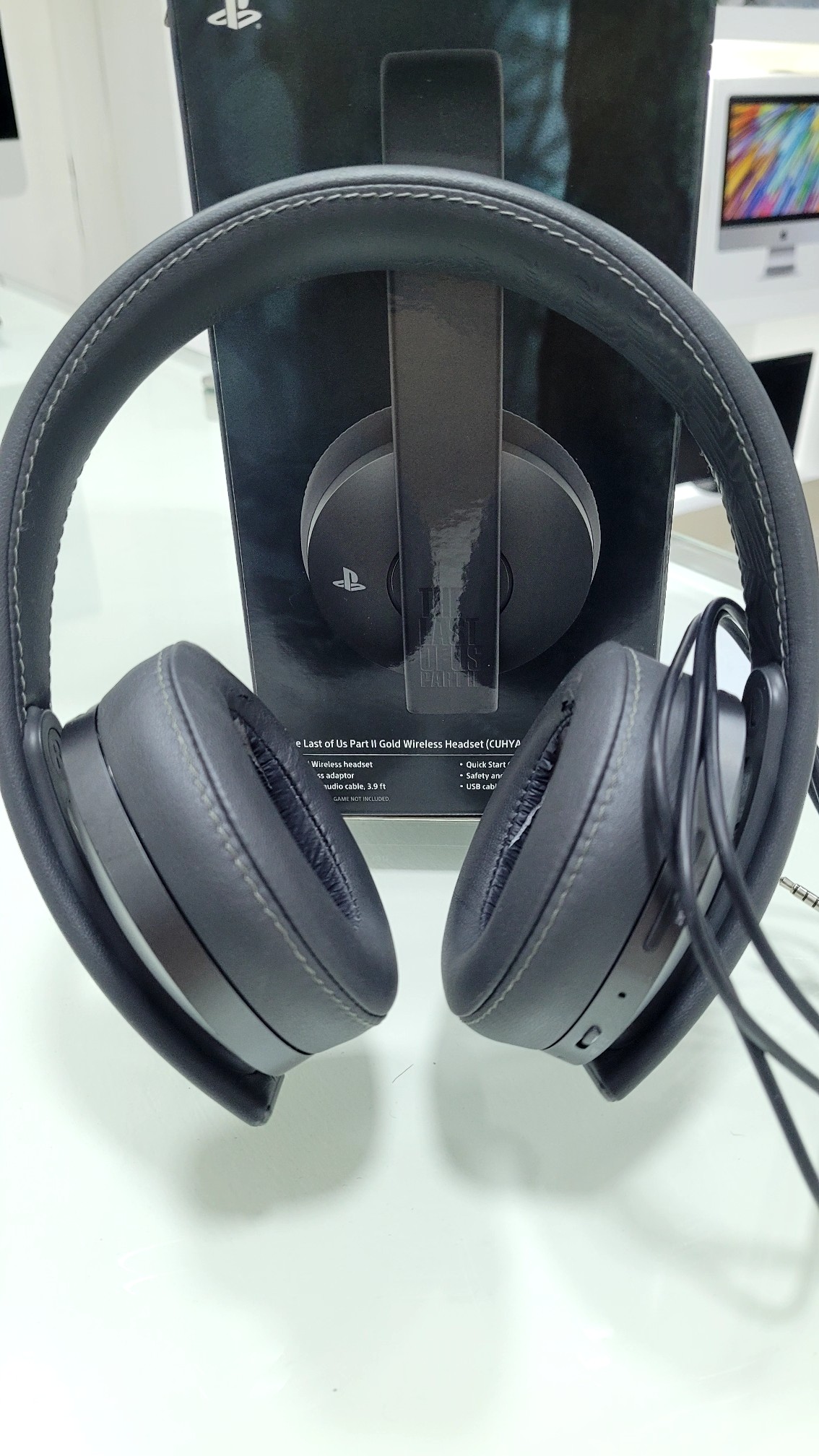 consolas y videojuegos - Audifonos Gold ps4 the last of us Edicion Especial  3