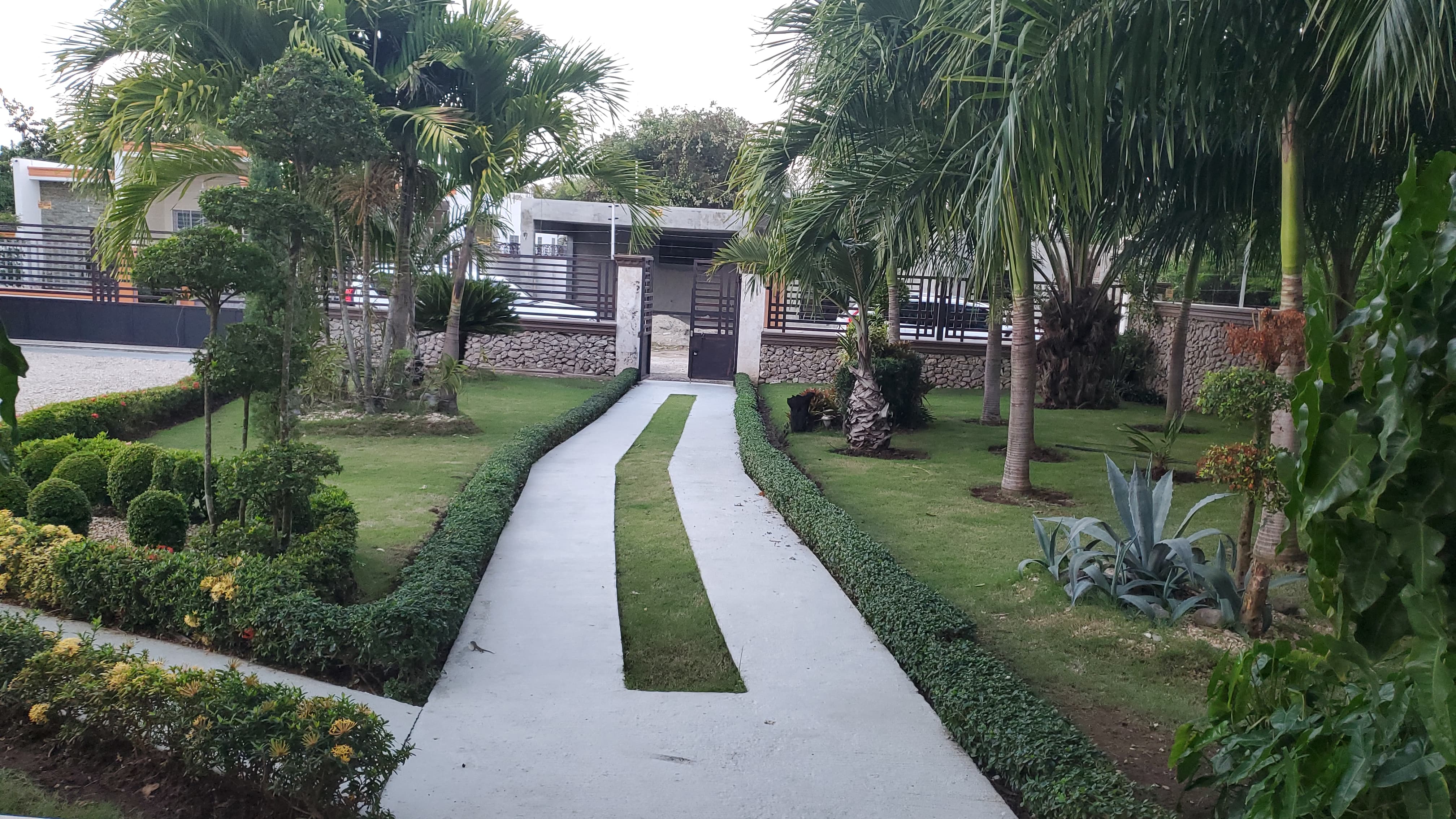 casas - “Tu Palacio Moderno en Dajabón: 1,200 m² de Pura Elegancia” 0