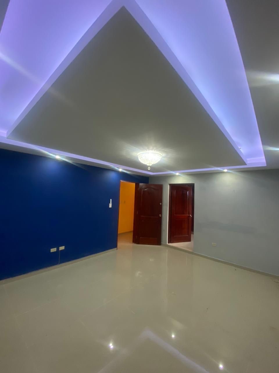 casas - vendo amplia casa de dos niveles en el mirador del este santo Domingo  5