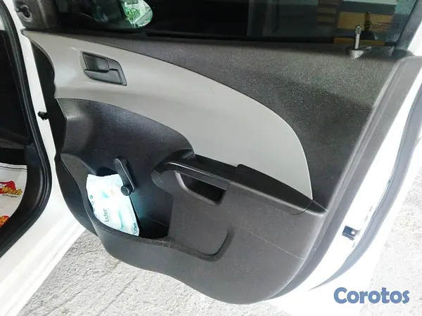 carros - Chevrolet Sonic LS Hatchback 2015 (Mecánico) 12