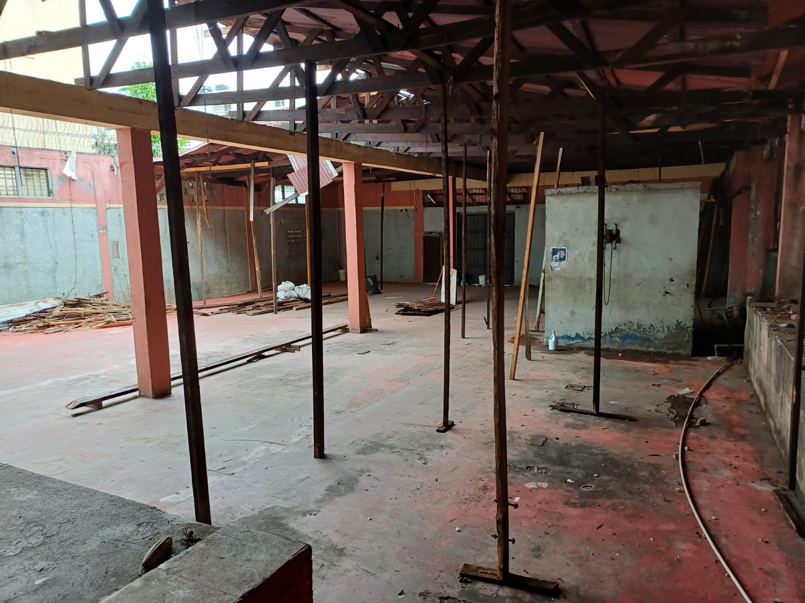 oficinas y locales comerciales - Nave a Remodelar Próximo a la Zona Colonial 6