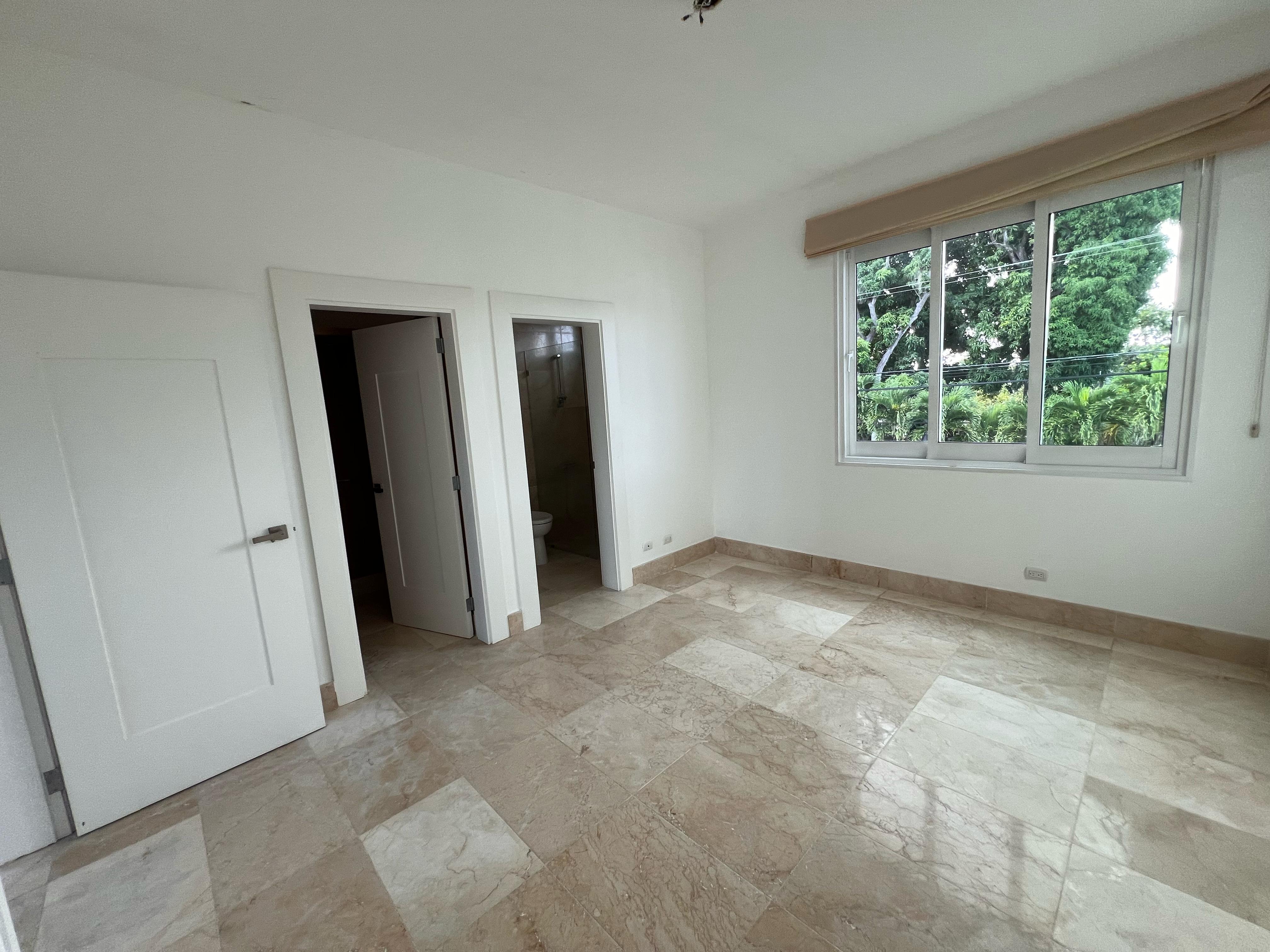 casas - CASA EN VENTA EN LAS CARMELITAS. 3