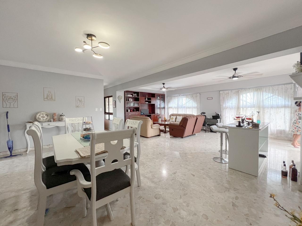 apartamentos - Gazcue, Apartamento en Venta muy bien Distribuido  2