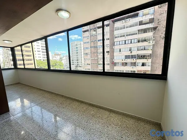 apartamentos - ALQUILO Amplio Apartamento Clásico con 205 m² en E 5