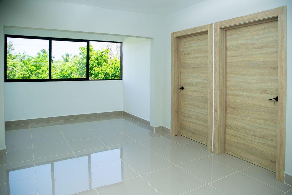 casas - Moderna Propiedad de 2 Niveles con Piscina 4