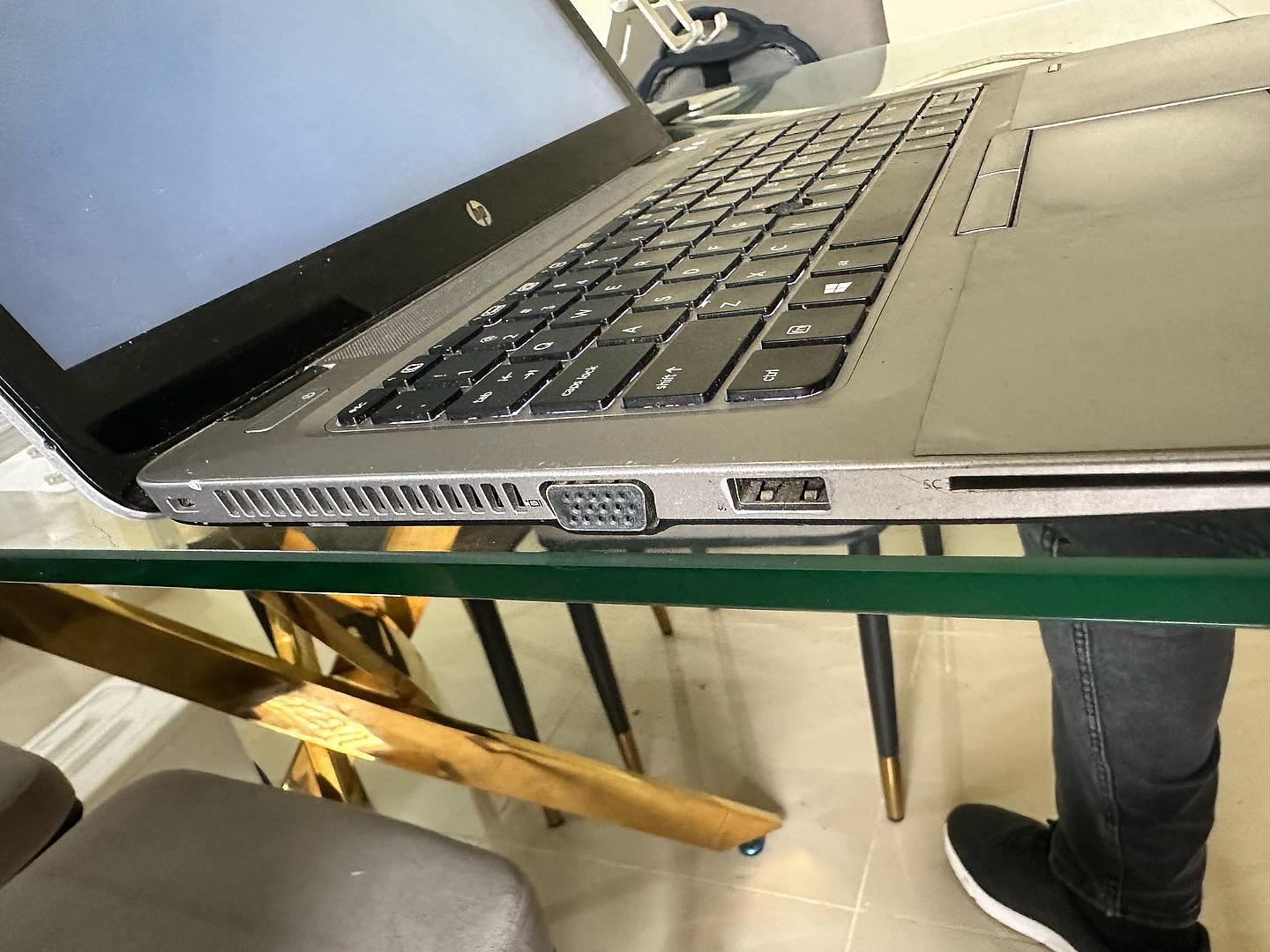computadoras y laptops - Laptop HP touch  i5
 2