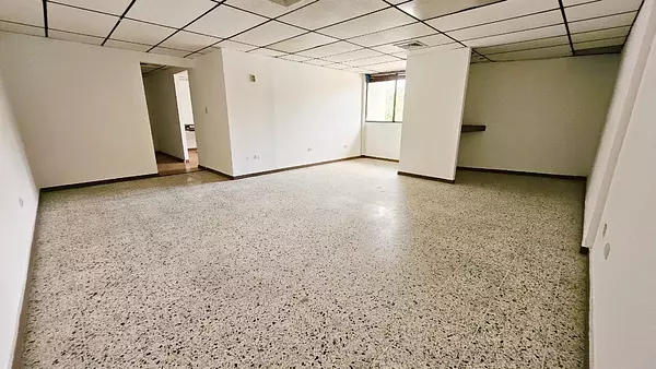 oficinas y locales comerciales - Local céntrico en la Esperilla 7