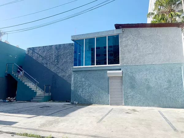 oficinas y locales comerciales - Local céntrico Renacimiento 8
