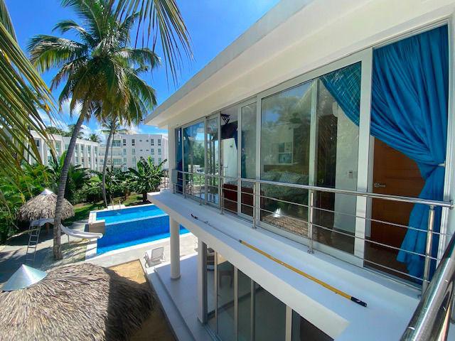 casas vacacionales y villas - Vendo Hermosa Villa de 2 Niveles  en Playa Nueva Romana 15