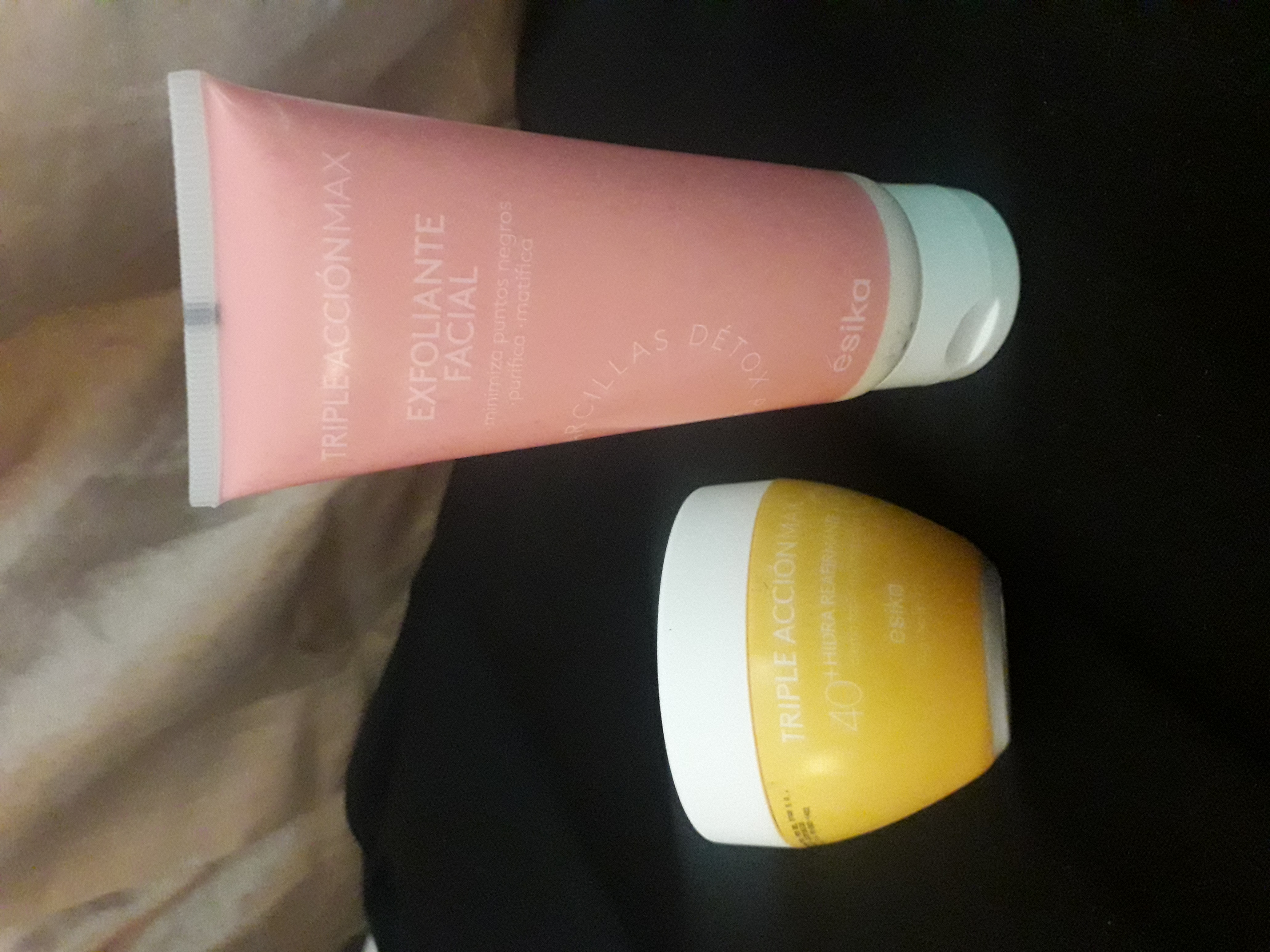 salud y belleza -  Crema facial prevencion,hidratante~ tripleaccionmax de esika,+exfoliante gratis