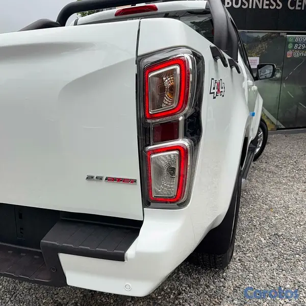 jeepetas y camionetas - ISUZU DMAX DTCi 2025 9