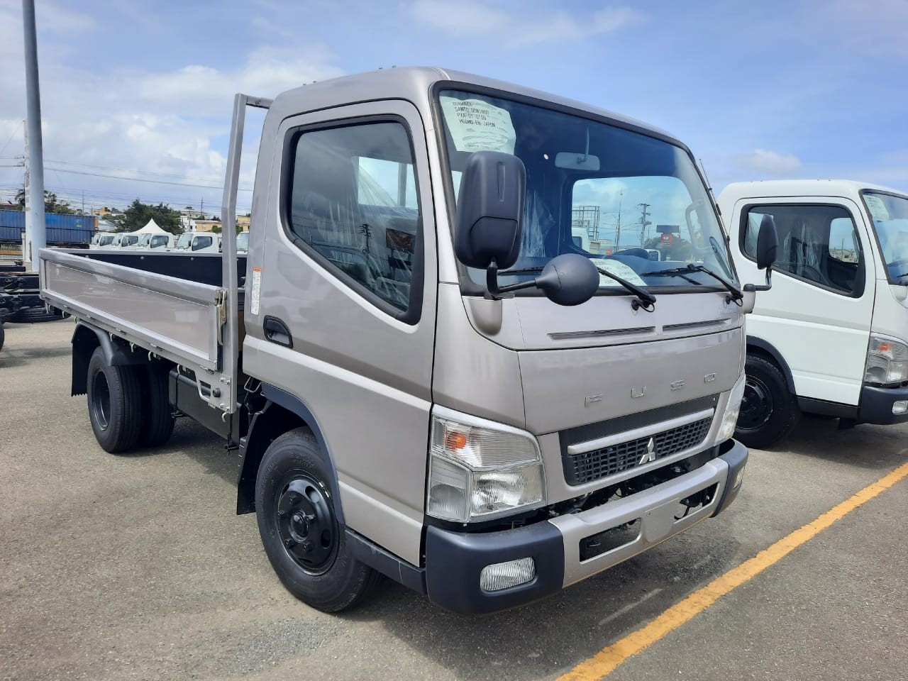 camiones y vehiculos pesados - MITSUBISHI CANTER FUSO 2024 1